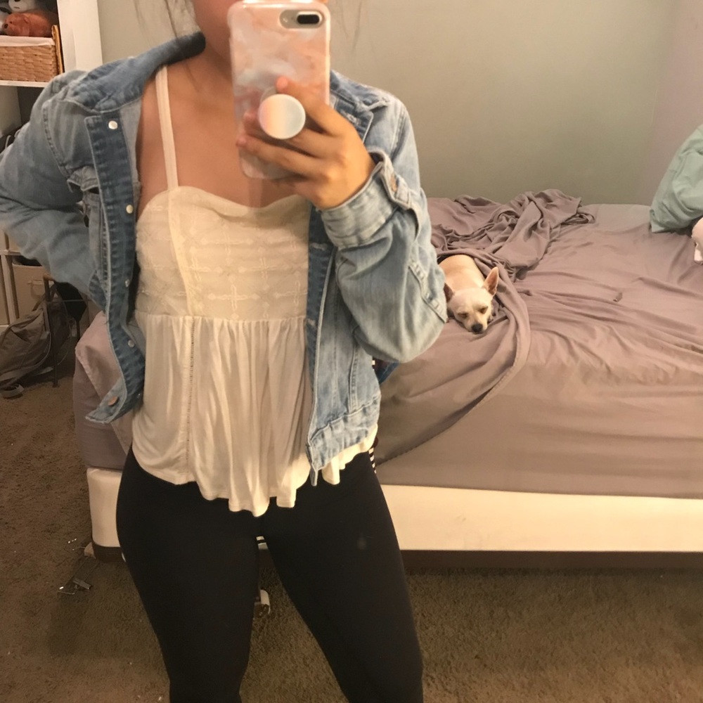 Feminine white top 🐚🌿